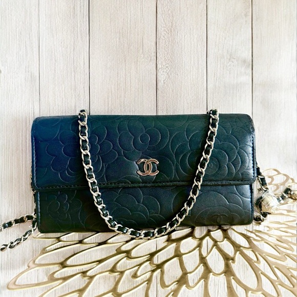 Chanel Camellia Flap Wallet - Picture 1 of 11
